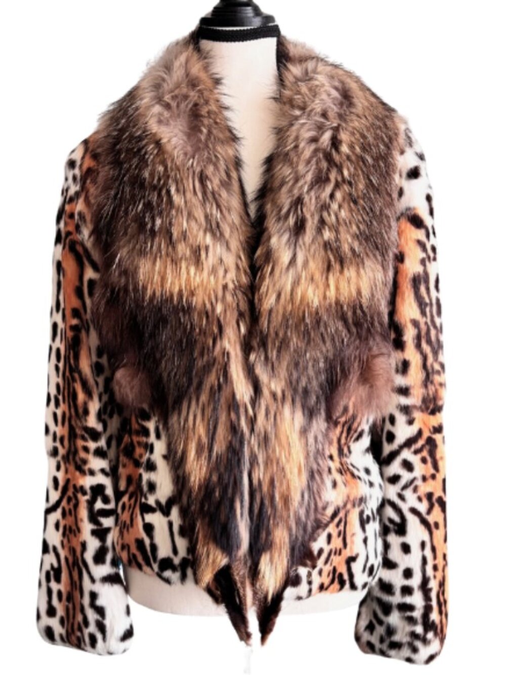 GENUINE FUR WITH GORGEOUS FOX FUR COLLAR SHORT COAT
